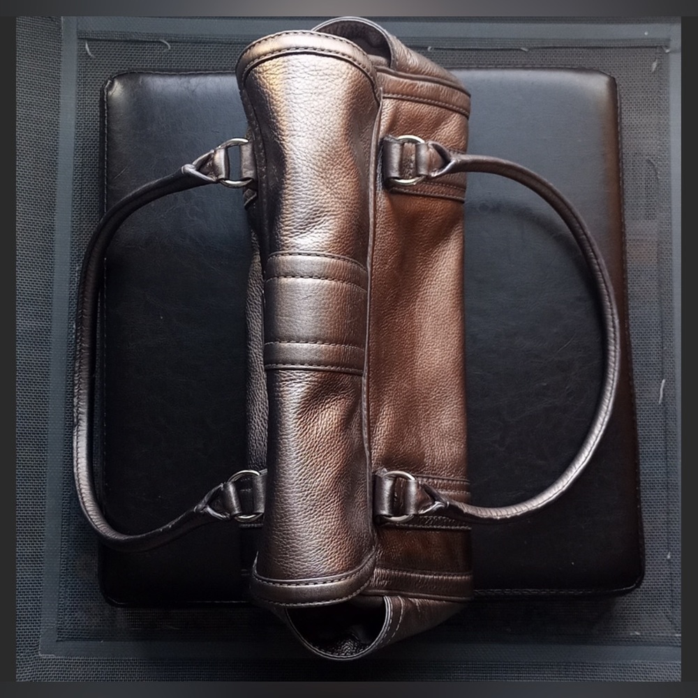 Michael Kors hand bag in metallic silver - Picture 11 of 12